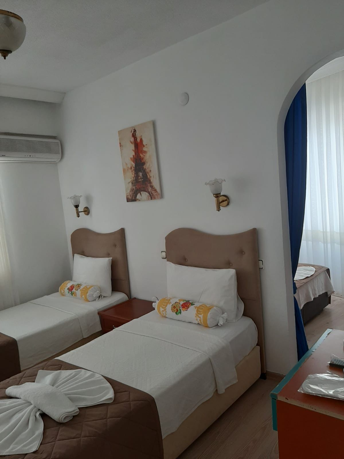 Habitación cuádruple Confort | Ropa de cama de alta calidad, minibar, escritorio y wifi gratis 