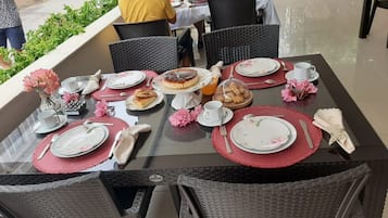 Frühstück, Mittagessen und Abendessen
