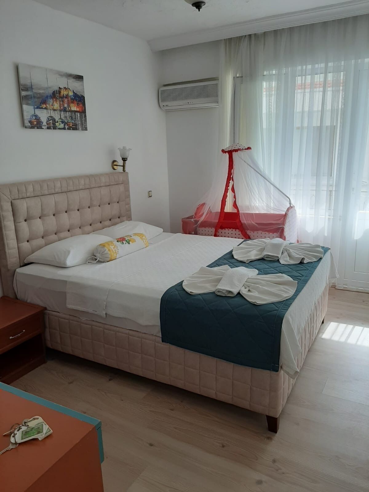 Standardzimmer | Hochwertige Bettwaren, Schreibtisch, kostenlose Babybetten