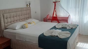 Standardzimmer | Hochwertige Bettwaren, Schreibtisch, kostenlose Babybetten