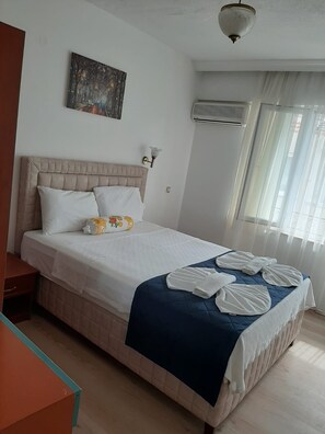 Premium bedding, desk, free cots/infant beds, free WiFi - Sevo Hotel (Ayvalik)