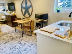 Interior - Welcome to our Luxury Memory Lane Hideaway (Portland)