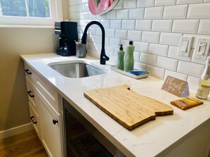 Fridge, microwave, coffee/tea maker, electric kettle