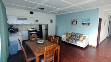 Family Apartment 3 Bed Rooms ( 2nd FL0OR) | Zona de estar | Una televisión LCD
