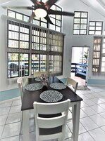  尊荣木屋, 1 张大床和 1 张沙发床, 厨房, 一层 | 起居区 | 液晶电视