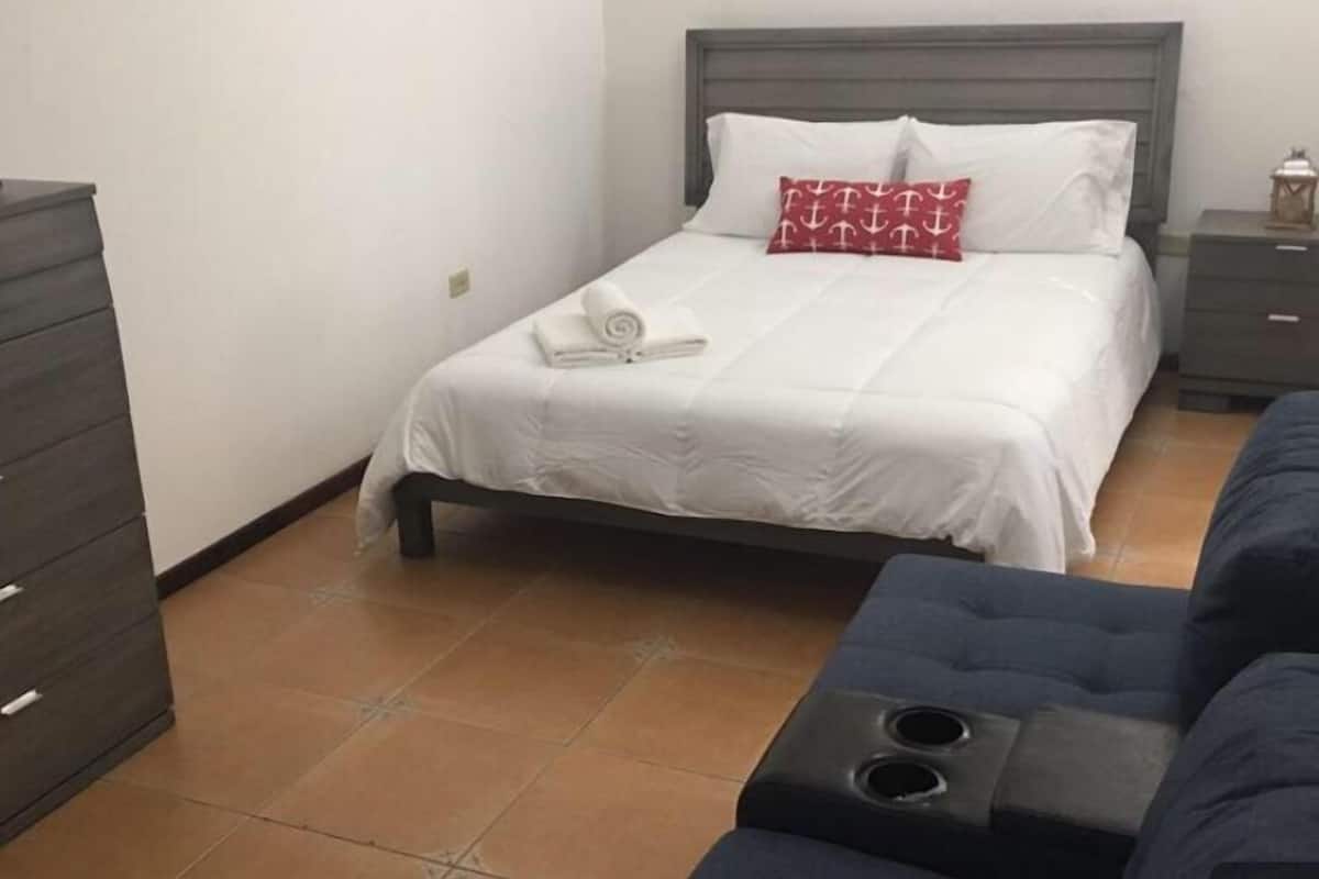 Comfort Apartment, 1 Queen Bed | Individually decorated, individually furnished, iron/ironing board