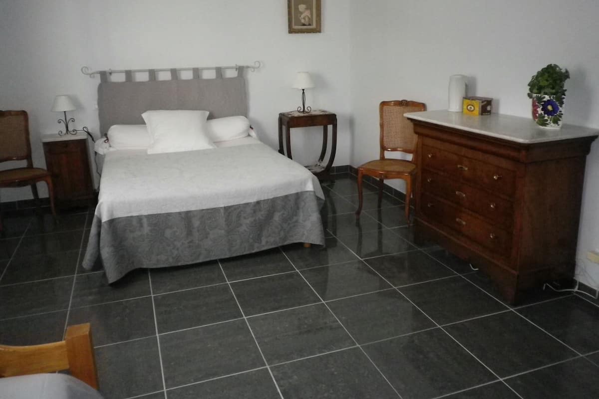 Chambre Triple, plusieurs lits, non-fumeurs | Décoration personnalisée, ameublement personnalisé, draps fournis