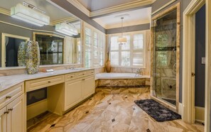 Executive Villa, Multiple Beds, Non Smoking, City View | Bathroom amenities