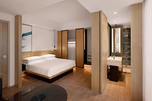 Premium bedding, in-room safe, laptop workspace, blackout curtains