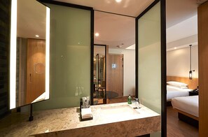 Room, 2 Twin Beds | Bathroom | Shower, hydromassage showerhead, hair dryer, slippers