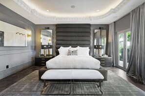 4 habitaciones, tabla de planchar con plancha y cuna de viaje 