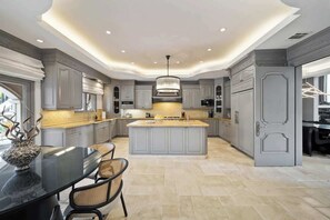 Dining - Olympia Luxe Estate (Los Angeles)