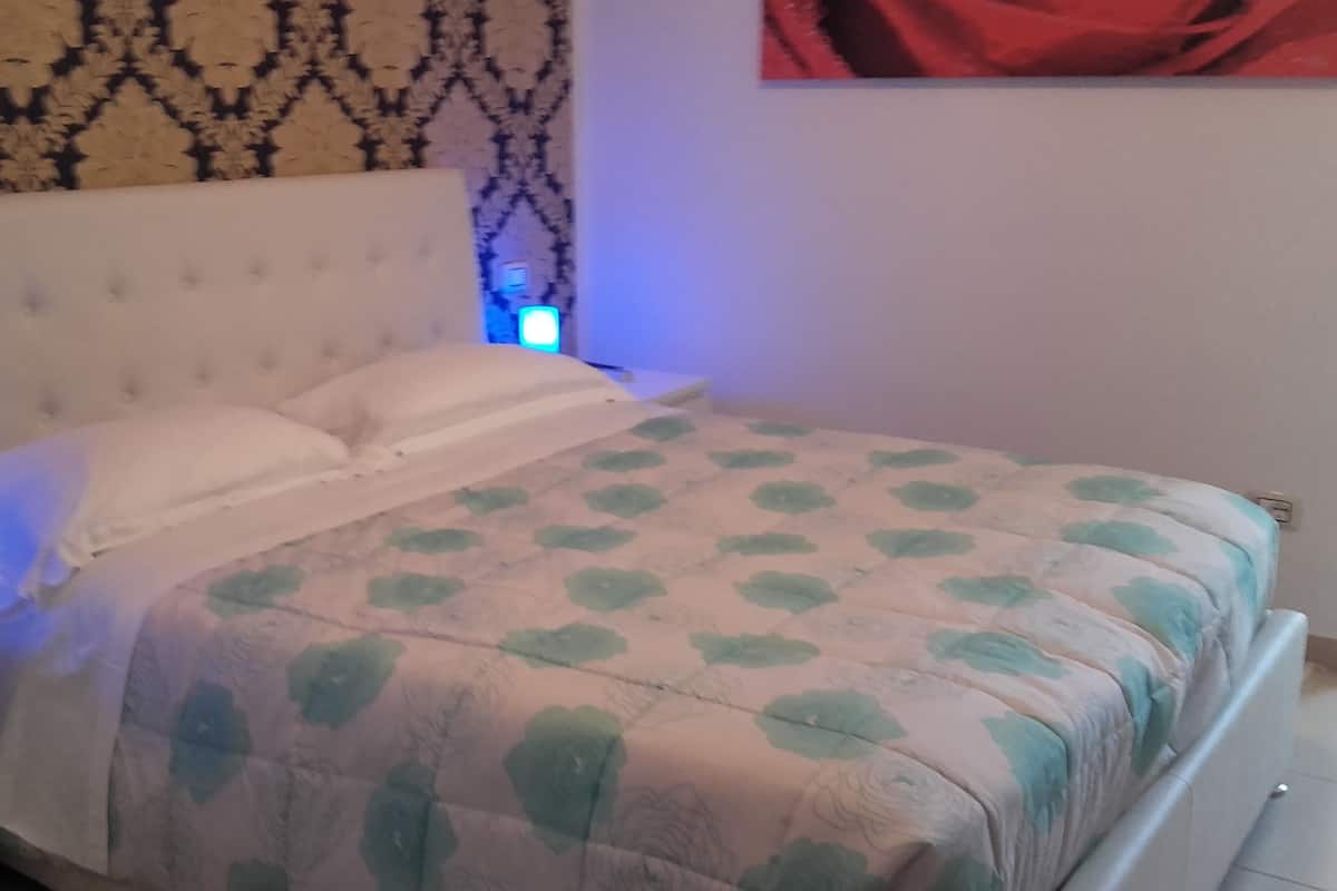 Habitación doble Confort, vista al jardín | Escritorio, insonorización, cunas y wifi gratis