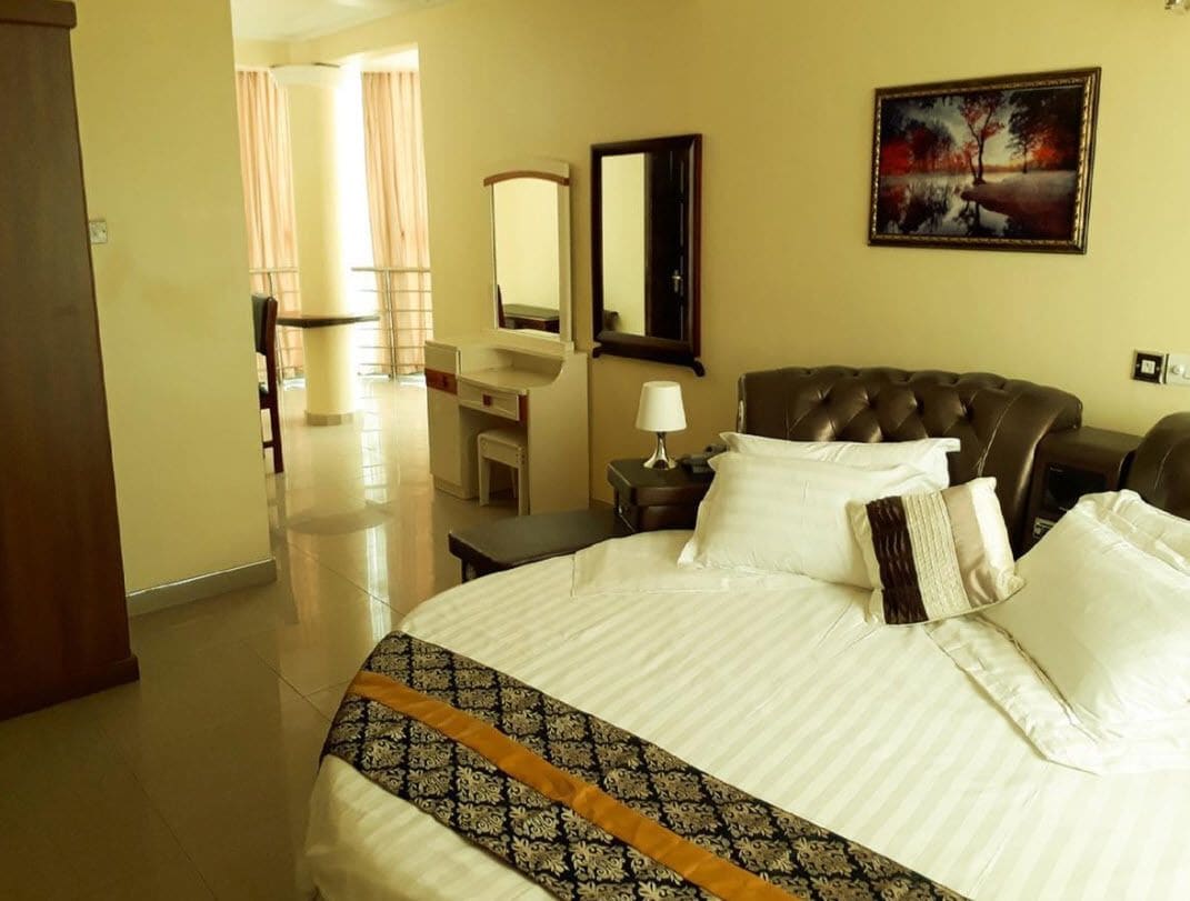Habitación doble Deluxe, para no fumadores | Decoración personalizada, escritorio, wifi gratis y ropa de cama 