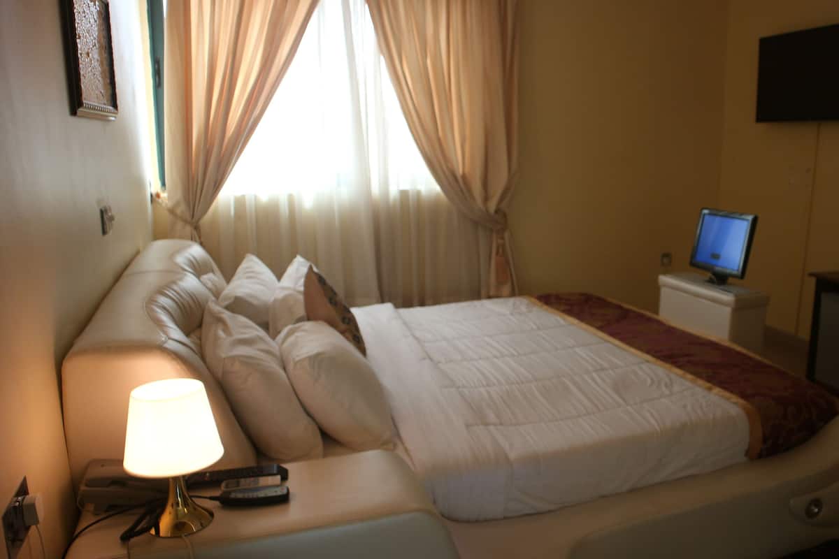 Individually decorated, desk, free WiFi, bed sheets
