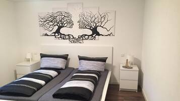 3 chambres, chambres insonorisées, fer et planche à repasser