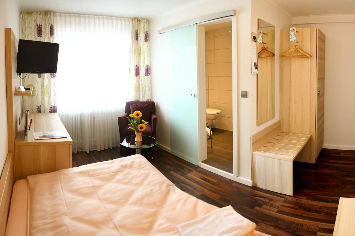 comfort single room | in-room safe, desk, blackout curtains, iron/ironing board