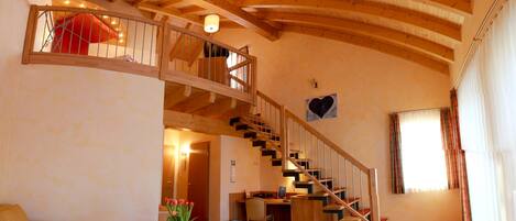 Comfort Suite | In-room safe, desk, blackout drapes, iron/ironing board