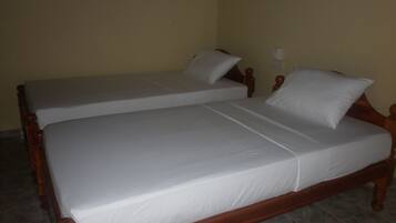 Quarto casal | Escrivaninha, camas extras/dobráveis (sobretaxa), Wi-Fi de cortesia