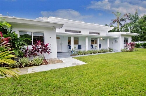BEACHFRONT, OCEAN! 2 BEDRMS, 3 BATHRMS, Discounts for longer stay APP-VRR1500402
