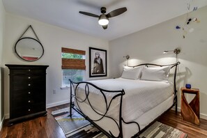 2 habitaciones, tabla de planchar con plancha y cuna de viaje 