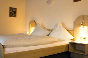 Bureau, rideaux occultants, fer et planche à repasser, Wi-Fi gratuit