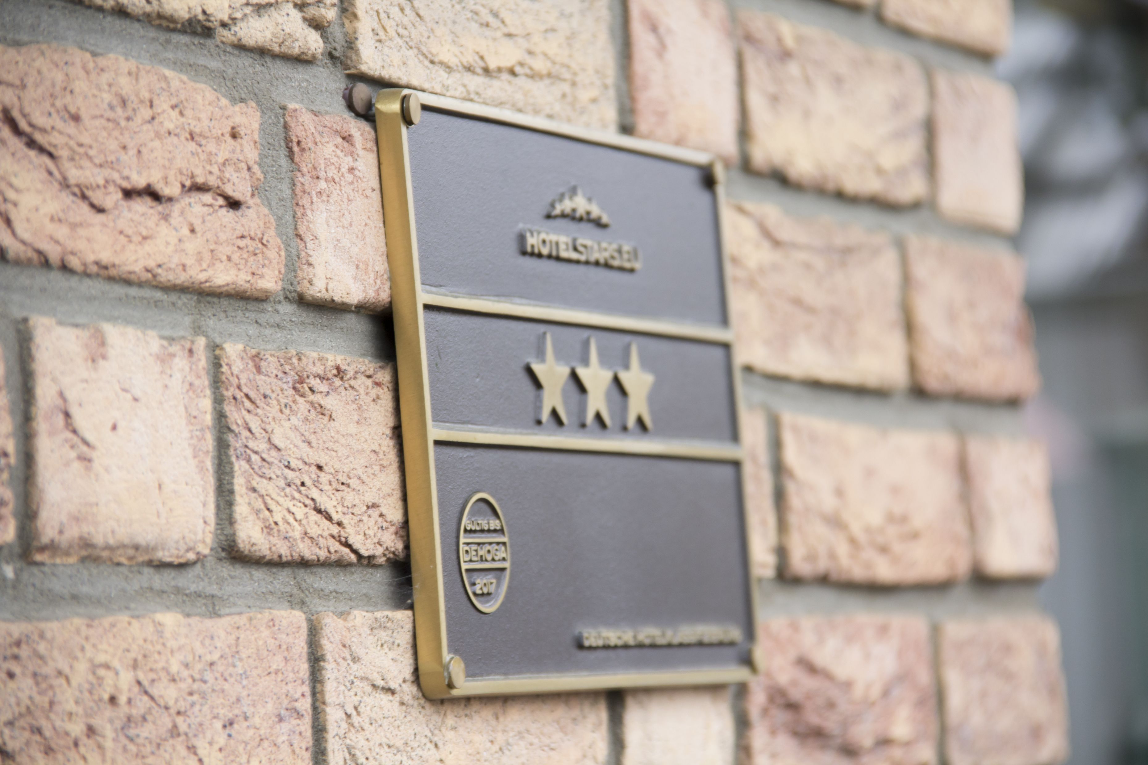 A hotel sign with the name "HOTELSTARS" and a logo.