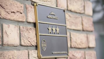 A hotel sign with the name "HOTELSTARS" and a logo.