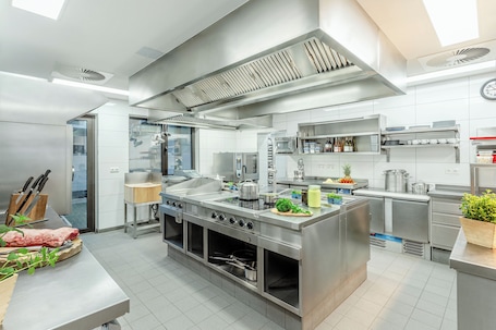 Se sirven comidas, cenas y cocina regional