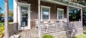 Serene home with backyard barbecue area - bike to Arts District, 1 mile to beach