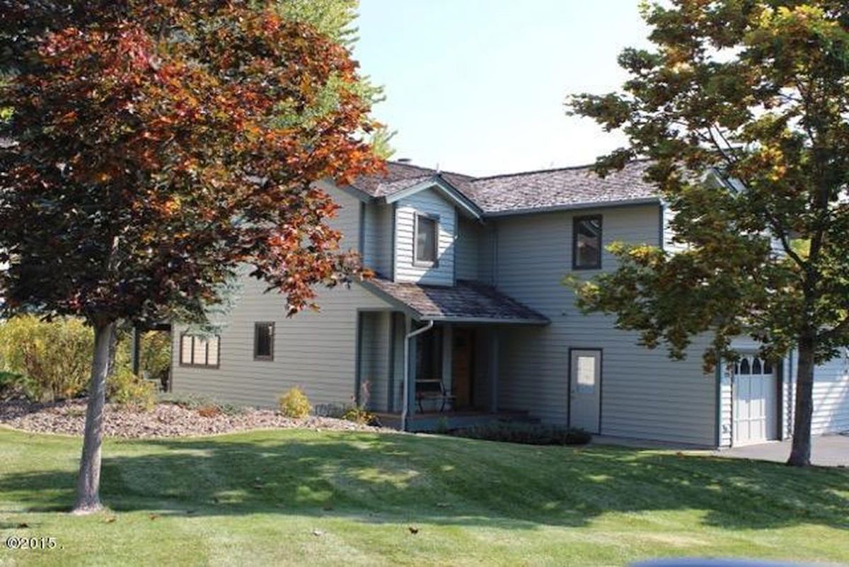 Lakefront resort, pool, tennis, private beach, 10 mins. to mountain & downtown