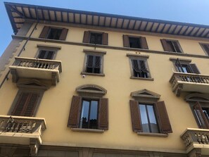 Façade de l’hébergement - soirée/nuit