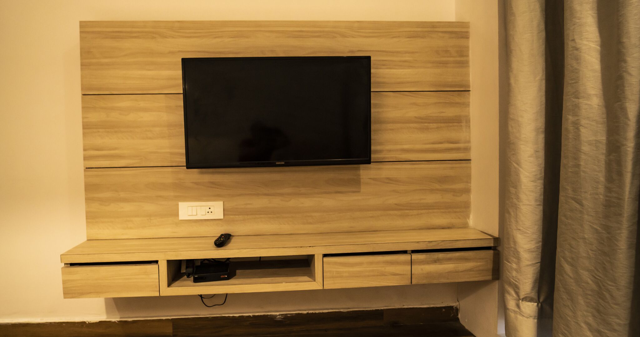 classic suite | individually decorated, individually furnished, desk, blackout curtains