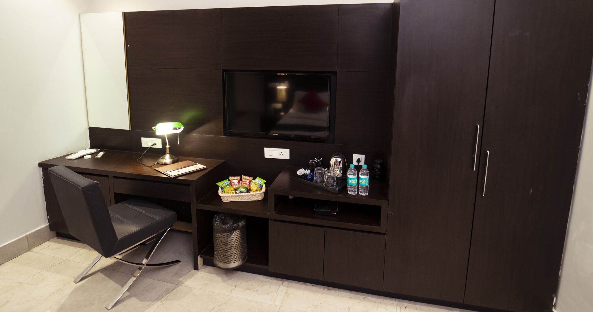 classic suite | individually decorated, individually furnished, desk, blackout curtains