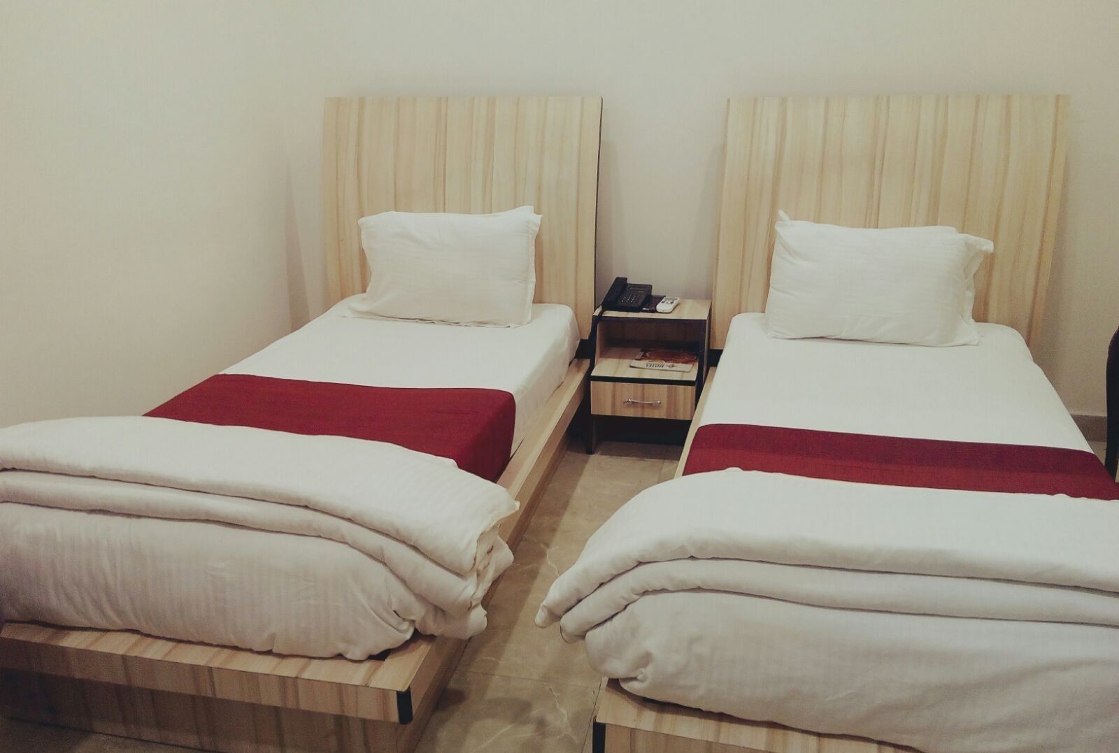 basic double or twin room, multiple beds, non smoking | individually decorated, individually furnished, desk, blackout curtains