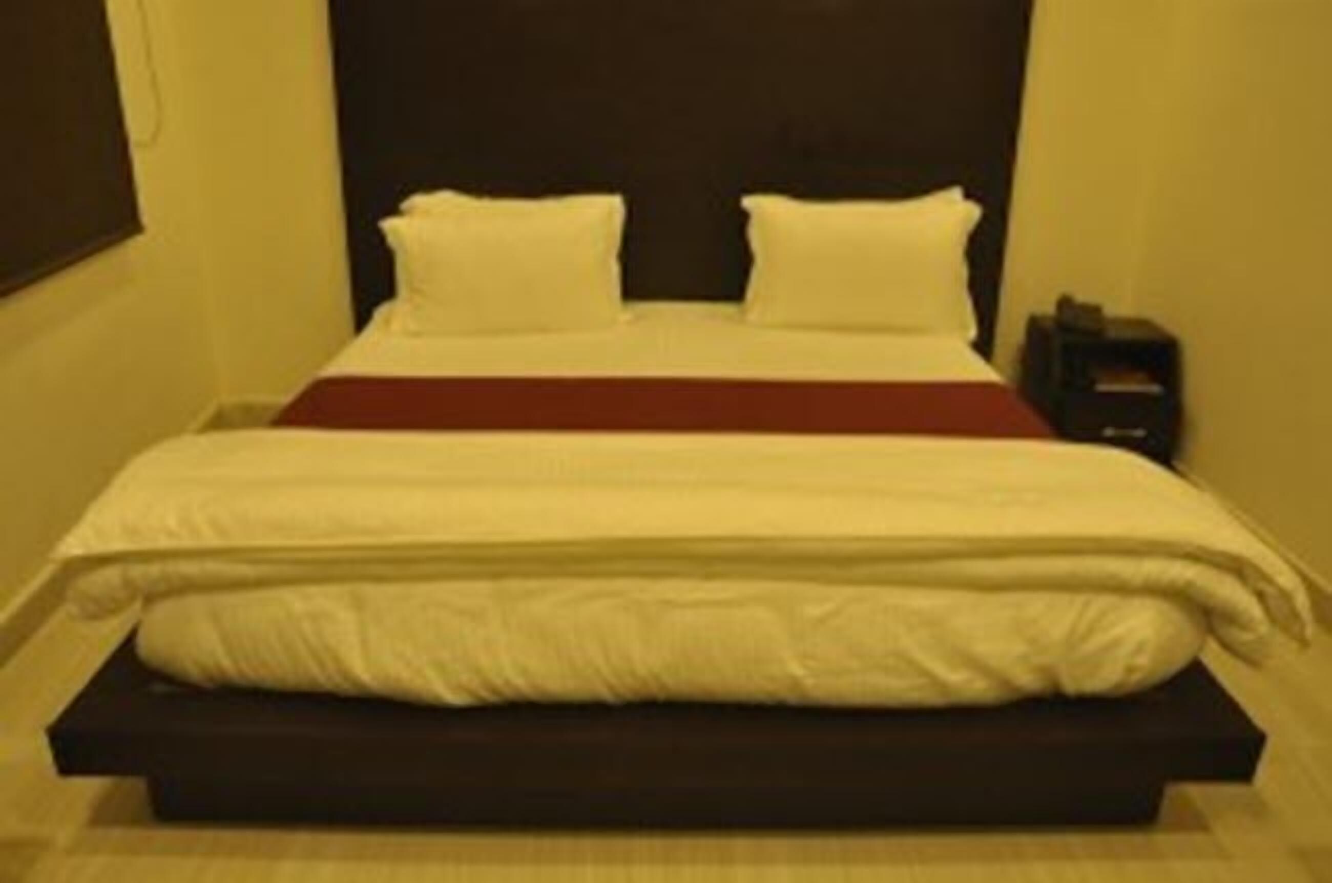 basic double or twin room, multiple beds, non smoking | individually decorated, individually furnished, desk, blackout curtains