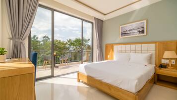 Superior Room, 1 King Bed | Premium bedding, minibar, in-room safe, desk