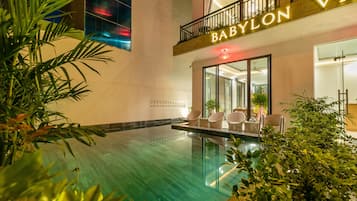 Outdoor pool, sun loungers