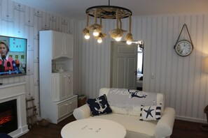 Comfort Condo, 1 Bedroom, City View, Ground Floor | Living area | Flat-screen TV - Haus Dompanorama-Kleines Ferienloft (Havelberg)