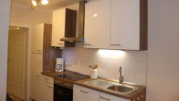 Comfort Condo, 1 Bedroom, City View, Ground Floor | Private kitchen | Full-size fridge, microwave, oven, stovetop