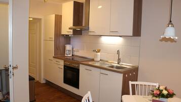 Comfort Condo, 1 Bedroom, City View, Ground Floor | Private kitchen | Full-size fridge, microwave, oven, stovetop