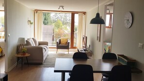 Family Apartment, 2 Bedrooms, Non Smoking, Private Bathroom | In-room dining - Departamento Nuevo Con Vista Al Lago (Puerto Varas)