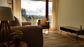 Family Apartment, 2 Bedrooms, Non Smoking, Private Bathroom | Living area | 42-inch LCD TV with cable channels, TV - Departamento Nuevo Con Vista Al Lago (Puerto Varas)