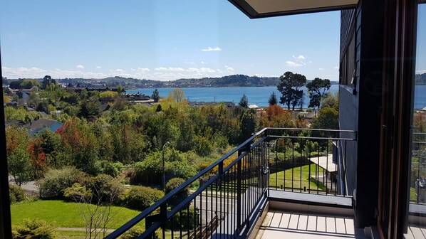 Family Apartment, 2 Bedrooms, Non Smoking, Private Bathroom | Balcony - Departamento Nuevo Con Vista Al Lago (Puerto Varas)