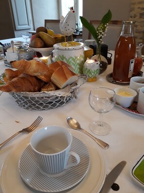Desayuno continental incluido todos los días