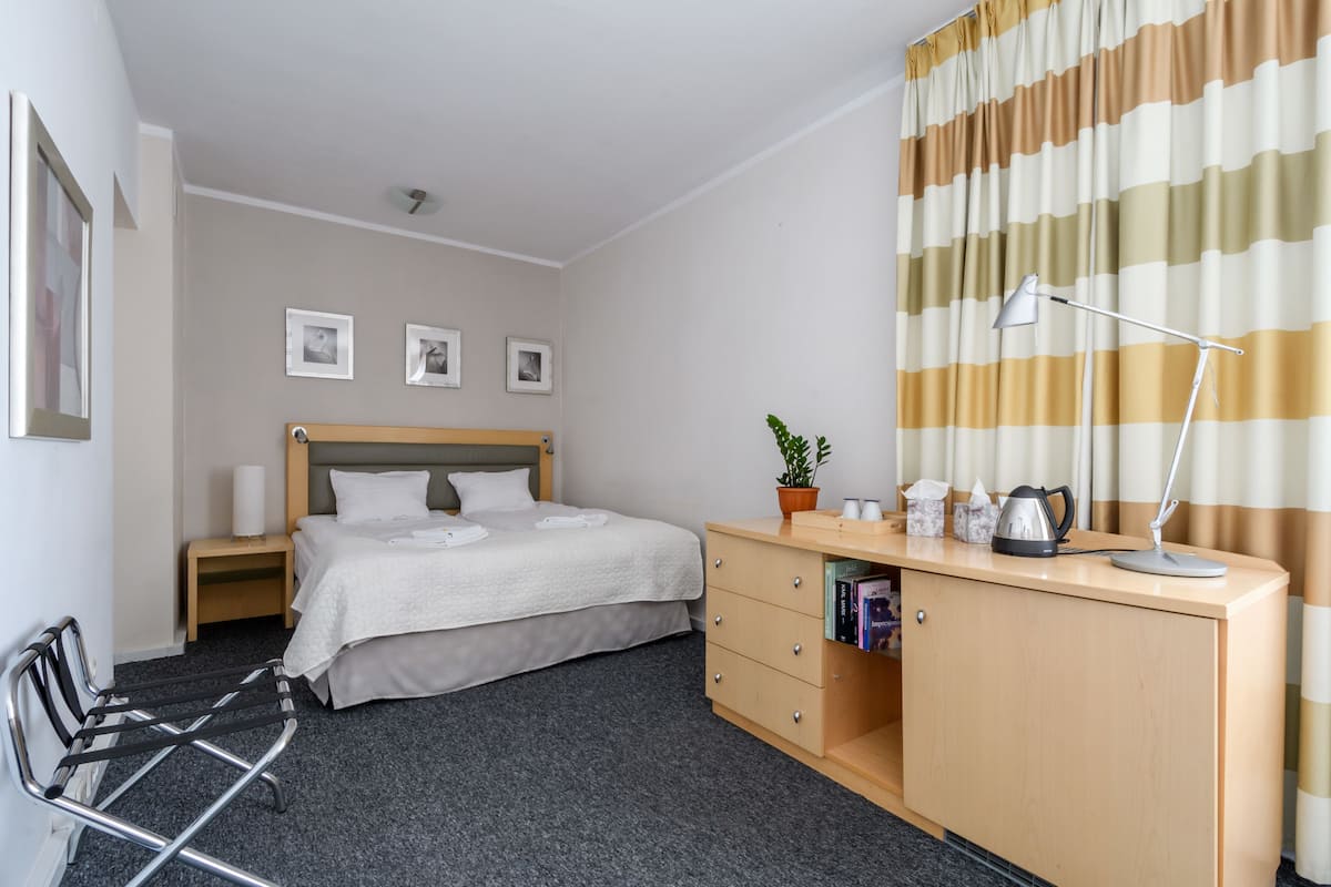 City kamer (with shared bathroom ) | Luxe beddengoed, gratis wifi, individueel gemeubileerd, beddengoed