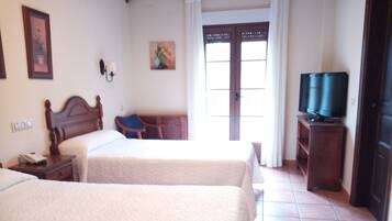 Twin Room | Premium bedding, in-room safe, desk, free cribs/infant beds