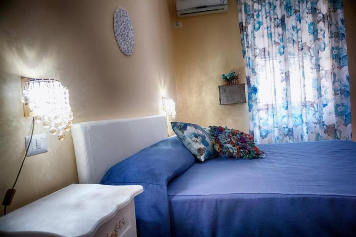 Standard Double Room | Desk, laptop workspace, blackout drapes, soundproofing