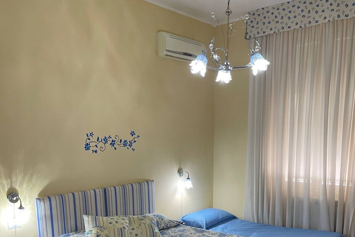 Classic Double Room | Desk, laptop workspace, blackout drapes, soundproofing