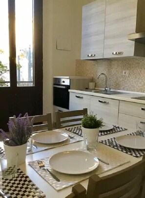 Apartment, 4 Schlafzimmer, 2 Bäder | Eigene Küche | Großer Kühlschrank, Mikrowelle, Ofen, Herdplatte